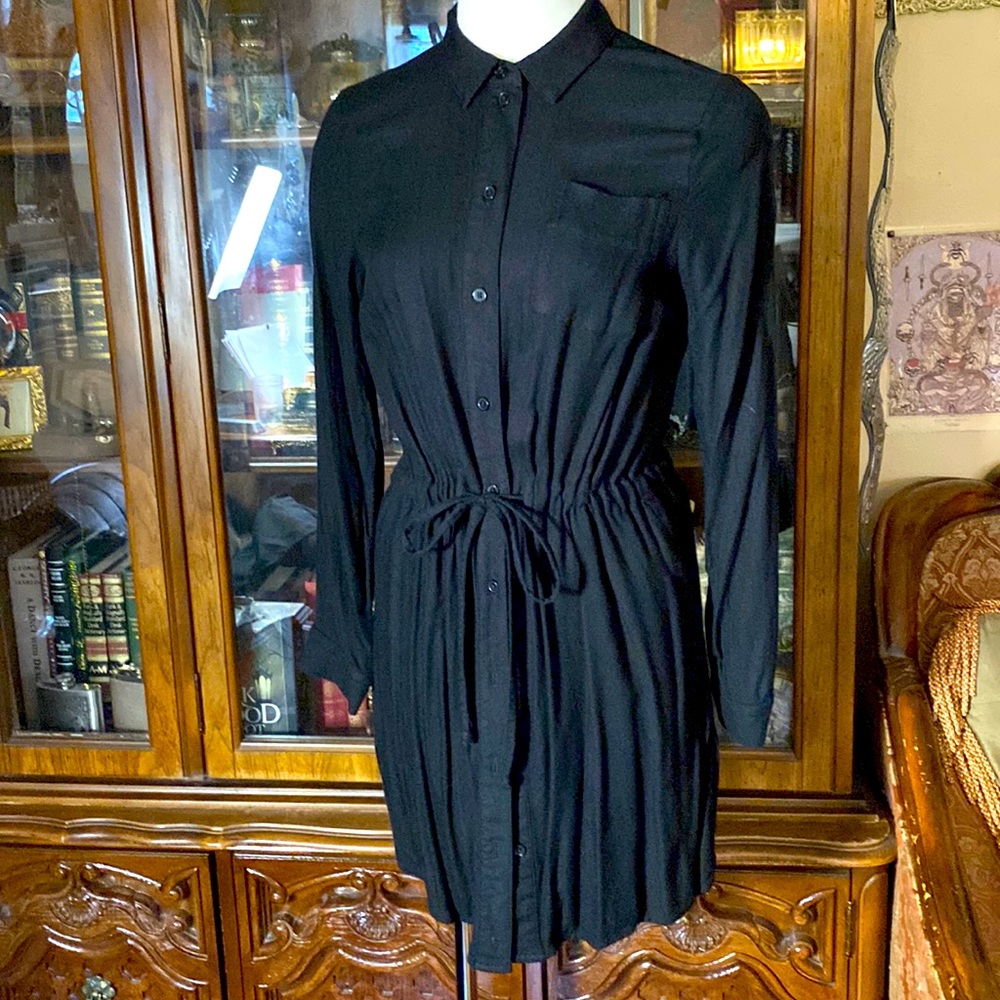 Classic French style tunic blouse. Size 4 CAD.